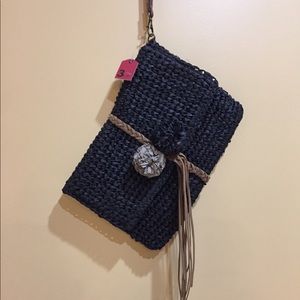Woven clutch wristlet